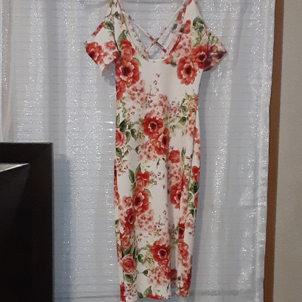 Dress - Picture 2 of 3